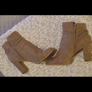 Nude Banana Republic suede Booties size 9